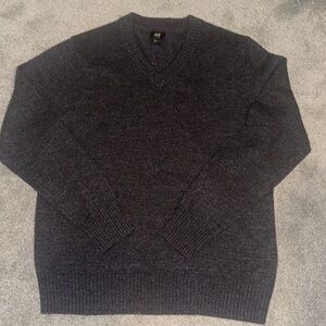 Mens H&M Wool
blend V Neck Sweater. Grey with purple specks.
Size Large.